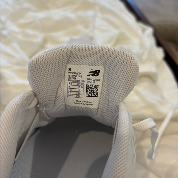 New Balance women’s fresh foam 880 v14 size 9/1/2. New never worn - Picture 9 of 9